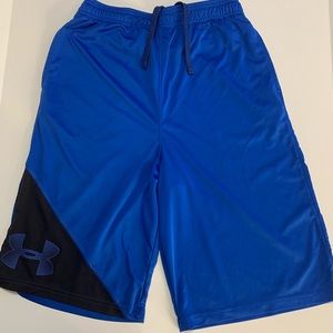 UNDER ARMOUR Basket Ball Shorts Size: YXL